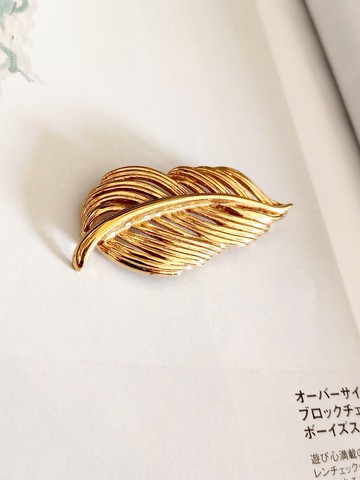 vintage jewelry  Napier 亮金立體葉脈 別針 胸針