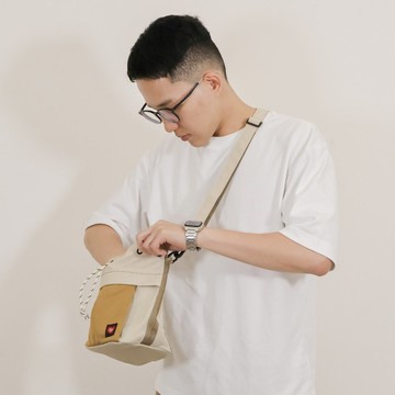 【囝仔 X plain-me】Love Yina PM防潑水中型水桶包│卡其