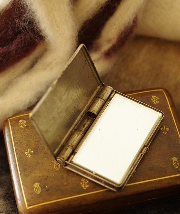 日本早期銀色書本藥盒 仁丹 含鏡  W249