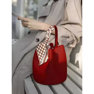 香港品牌高級感紅色新娘結婚包包女2025新款夏季菜籃子真皮水桶包