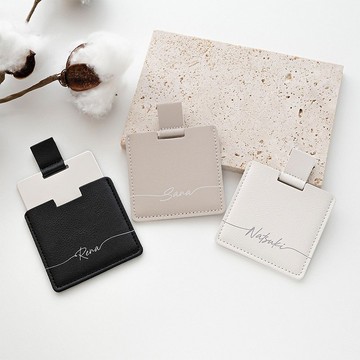 [帶名字的袖珍鏡子] 帶收納盒的緊湊型鏡子，暗色，文字 HE08U