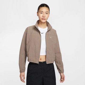 NIKE 外套 女 運動立領外套 防潑水 寬鬆版型 AS W NSW EVRTHNG WVN RPL UV 棕 HJ1000-233
