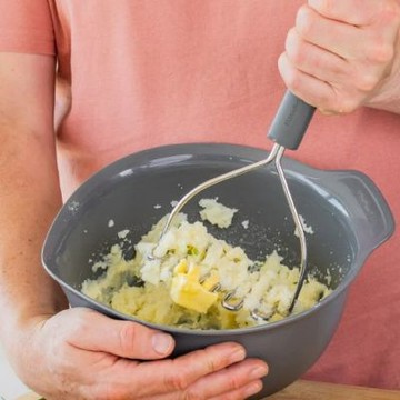 《KitchenAid》美國 不鏽鋼搗泥器(岩灰25.5cm) | 馬鈴薯壓泥器