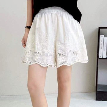 刺繡鏤空花邊短褲385625