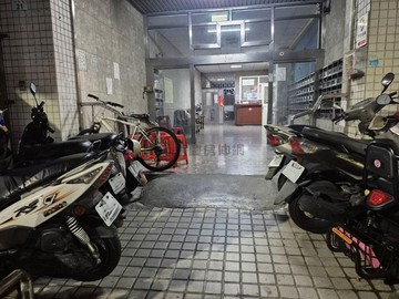 大昌商圈近輕軌｜羅曼羅蘭｜陽台套房｜自住收租首選｜高雄市三民區建興路