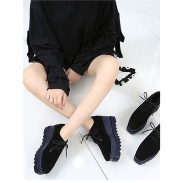 厚底坡跟2025秋冬新款女潮流松糕鞋磨砂舒適真皮系帶方頭33小碼鞋