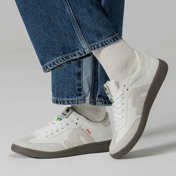 moz瑞典 駝鹿 經典再現 復古 德訓鞋 (芝麻牛奶)男女同款