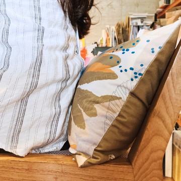 蕨美長形抱枕-半邊羽裂鳳尾蕨|抱枕 枕頭 送禮 禮物 靠枕 母親節