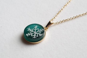 樹脂藝術 雪花圓形墜飾・綠色