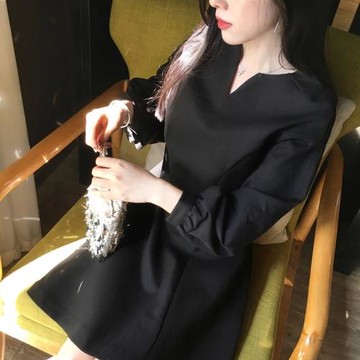 2023早春新款女裝高端氣質小黑裙法式茶歇初戀復古赫本風連衣裙子