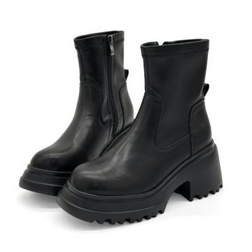 Robinlo 柔霧素面超輕量鋸齒厚底瘦瘦短靴 KAELYN 墨羽黑