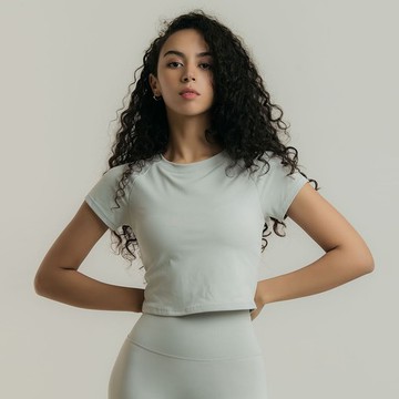 SportyChic｜輕感3D修身運動短版上衣-復古灰綠