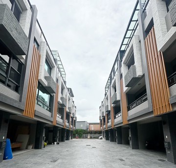 降‼️免2000萬全新孝親車庫別墅｜台中市沙鹿區清泉路