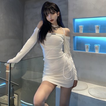 春季新款性感露肩綁帶長袖連衣裙女設計感顯瘦緊身包臀短裙