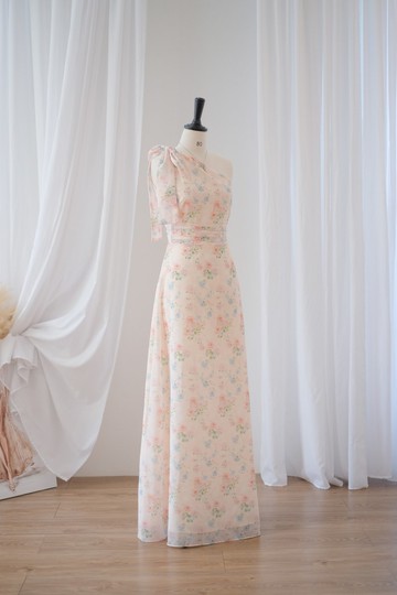 淡粉色碎花單肩連身裙，伴娘服，長款晚宴服