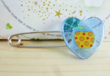【震撼精品百貨】Hello Kitty 凱蒂貓~KITTY安全別針-心造型-蘋果-藍色