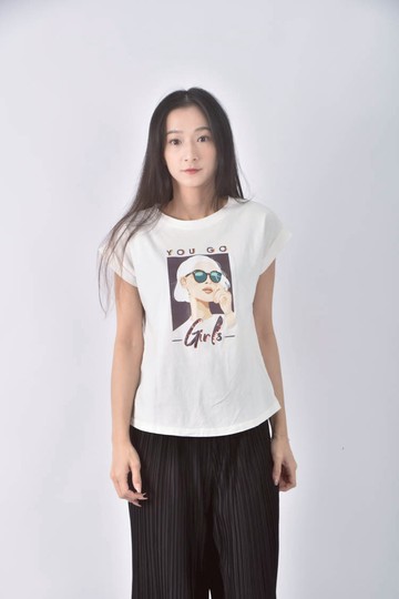 (S) w by wannbe大圖白色短袖上衣