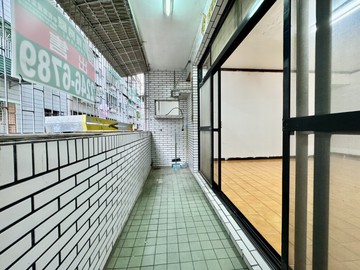 學成邊間二樓║海山站廣福小║前後陽台怡蓁｜新北市土城區學成路