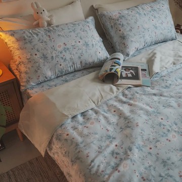 棉床本舖｜藍色彼岸花 ❱ 60s萊賽爾天絲™-床包+兩用被 - D4雙人床包+兩用被組/含枕套\t