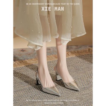 【鞋漫】銀色包頭涼鞋女尖頭中跟2025夏季新款一字帶后空高跟鞋女