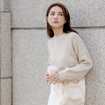 昂坪嶼山 (慵懶歐系親膚鏤空短版針織毛衣) C11