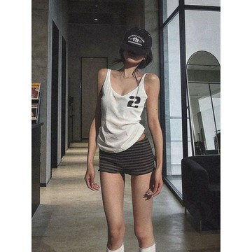 美式白色印花吊帶背心女外穿夏2026新款辣妹修身顯瘦u領無袖上衣韓係Chic 外穿吊帶 辣妹吊帶 甜美背心 設計感吊帶