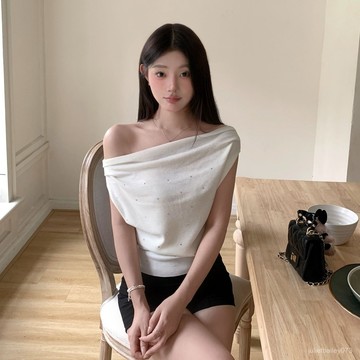 ♡ 𝑪𝒉𝒊𝒄 𝒖 ♡韓係氣質斜肩蕩領多穿法燙鑽一字肩上衣夏季小衆設計感短袖T恤女