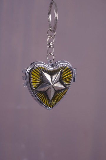 錫雕多用途心型鏡盒鑰匙圈1