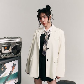 OB嚴選-尼克&Ashly．俐落劍領袖口十字西裝外套《EA3675-》