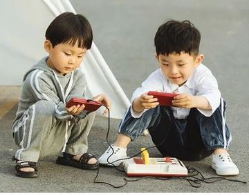 影樓兒童攝影拍照道具童年懷舊經典游戲機小霸王創意旅拍擺件裝飾