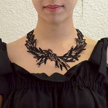 鏤空葉脈刺繡項鍊