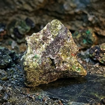 🌳四川綠簾石原礦0412-11號(Epidote) ~加速創造顯化的過程、釋放負面性、擁抱正面模式、散發吸引力
