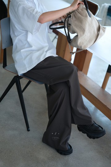 WINGS細直紋壓摺落地西裝褲 - 2色 - 黑條