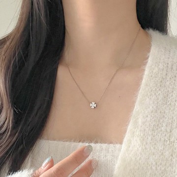 幸運四葉草 inicial 項鍊