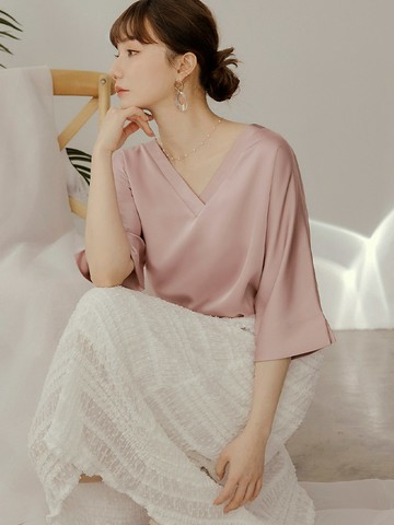 柔滑質感光澤V領袖口開衩上衣