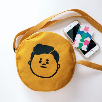 芥黃色油頭介太－斜背圓揹包 帆布包  側背包