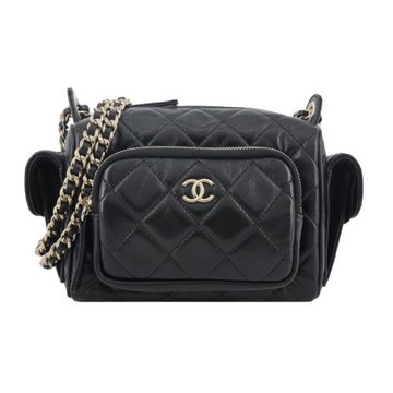 CHANEL經典雙C LOGO 菱格紋皺褶小羊皮小號相機包(黑色)