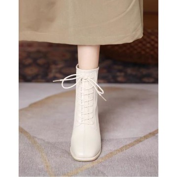 惠州馬丁靴女2024新款秋冬季小個子配裙子炸街白色高跟粗跟短靴