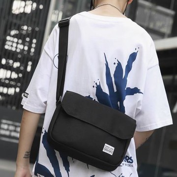 原宿潮流小跨包男郵差包日系簡約單肩包ins潮牌斜挎包女文藝男包