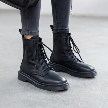 2025冬季新款黑色英倫風系帶平底厚底馬丁靴加絨軟皮綁帶短靴女