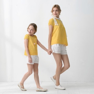 PIPPY 下擺剪接簍空繡花圓領公主袖棉質上衣(版型偏小)-黃 下5折