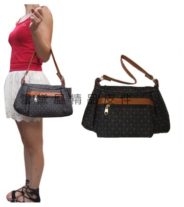 ~雪黛屋~MAKOTO 水餃包中容量主袋+外袋共五層進口防水防刮皮革+棉質內裡布手提肩斜背BSB200210440