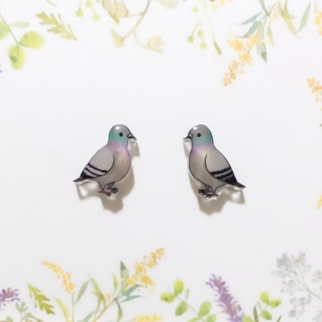 ～小さなピアスシリーズ～ハトのピアス/ノンホールピアス (樹脂イヤリング)
