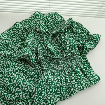 露肩碎花連衣裙女夏裝性感一字領泡泡袖短袖氣質收腰中長款裙子