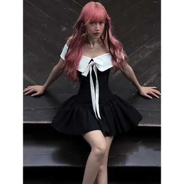 法式一字肩撞色蝴蝶結甜辣連衣裙女夏收腰顯瘦純欲百搭A字短裙ins