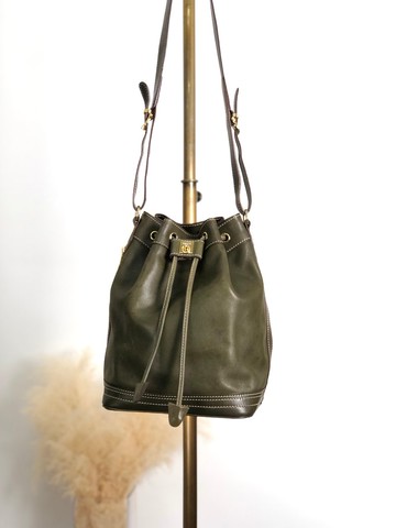 【 日本直送 名牌中古包 】CELINE  સેલિન 側背包 卡其色 壓印馬車標誌 皮革 束口 vintage 古董 uphaem