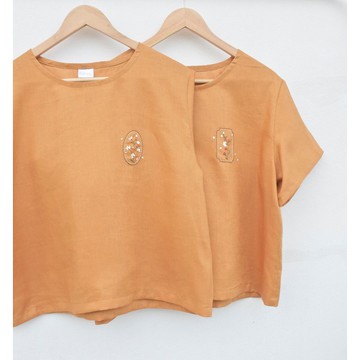 刺繡 | 亞麻 | 圓領短袖上衣，燕麥奶茶色