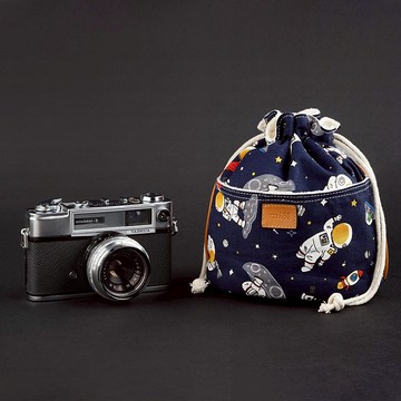 束口袋【花布相機鏡頭袋 (大) 漫遊太空】收納袋 鏡頭袋 保護袋