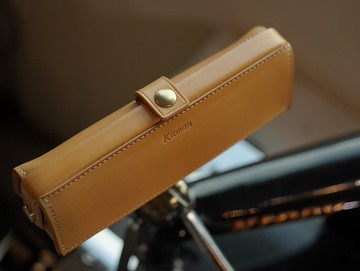 MOOS 美式復古 醫生口金包設計 的 皮革筆盒 (薄荷綠刷蠟)