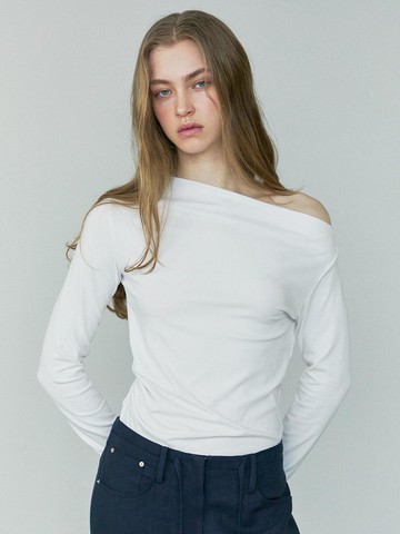 SHIRRED OFFSHOULDER T-SHIRT [WHITE]